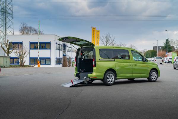 VW Caddy Maxi V Rolli-In® Seitenansicht Rampe unten