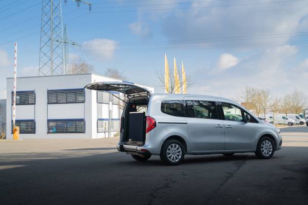 Renault (Grand) Kangoo Rolli-In® Seitenansicht - Rampe oben Renault (Grand) Kangoo Rolli-In® Seitenansicht - Rampe oben