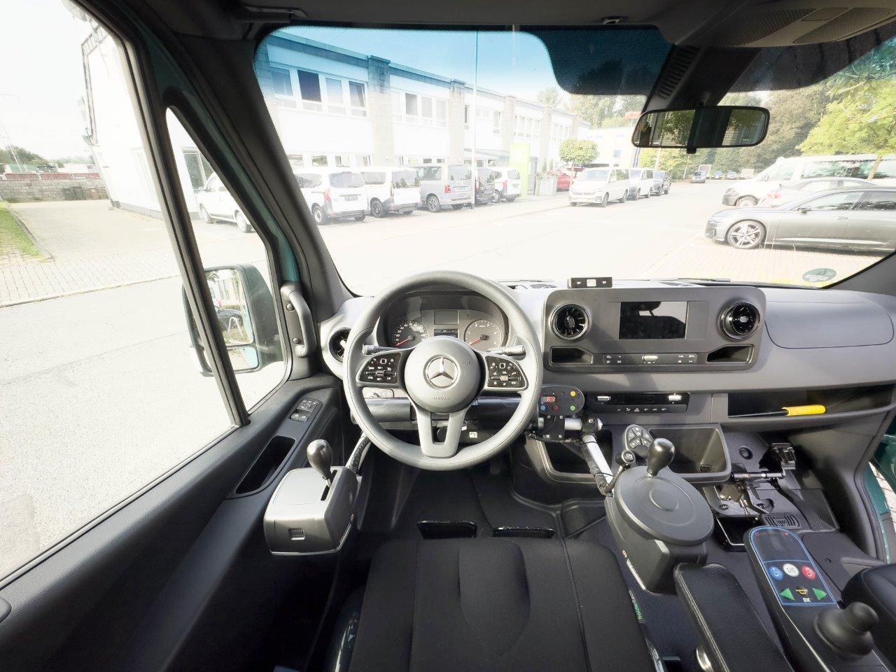 joysteer: Echtes Fahrgefühl mit minimaler Kraft. joysteer: Echtes Fahrgefühl mit minimaler Kraft.