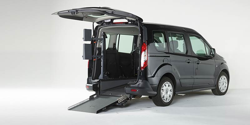 Ford Connect Rolli-In® mit geöffneter Rampe und mit Kopf- und Rückenstütze FutureSafe®
