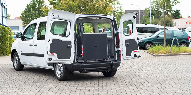Mercedes Benz Citan Rolli-In® L3 Heckansicht mit geschlossener Rampe Mercedes Benz Citan Rolli-In® L3 Heckansicht mit geschlossener Rampe