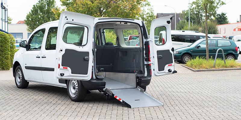 Mercedes Benz Citan Rolli-In® L3 Heckansicht mit ausgeklappter Rampe Mercedes Benz Citan Rolli-In® L3 Heckansicht mit ausgeklappter Rampe