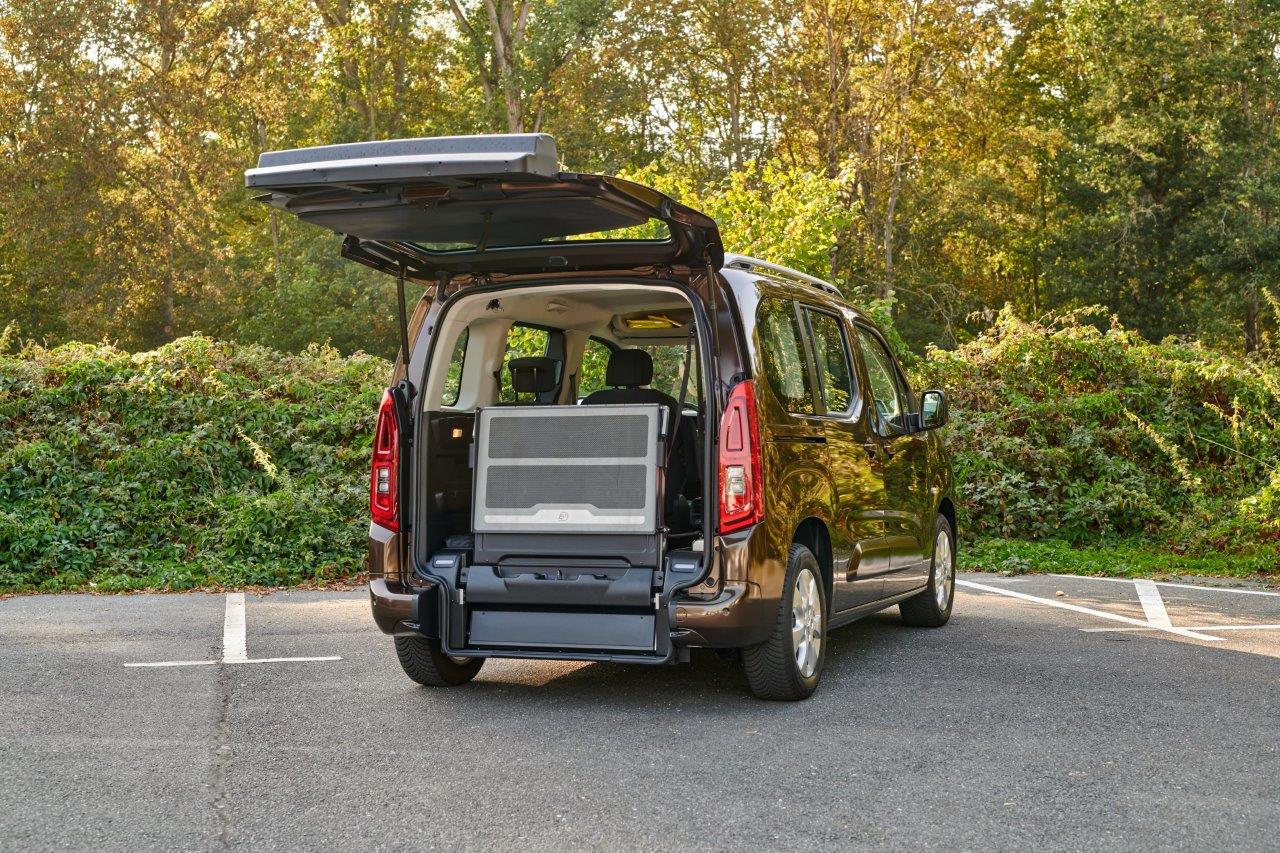 Opel Combo Rolli-In® Heckansicht - Rampe oben Opel Combo Rolli-In® Heckansicht - Rampe oben
