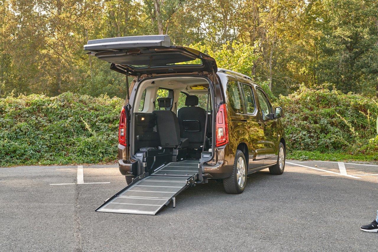 Opel Combo Rolli-In® Heckansicht - Rampe unten Opel Combo Rolli-In® Heckansicht - Rampe unten
