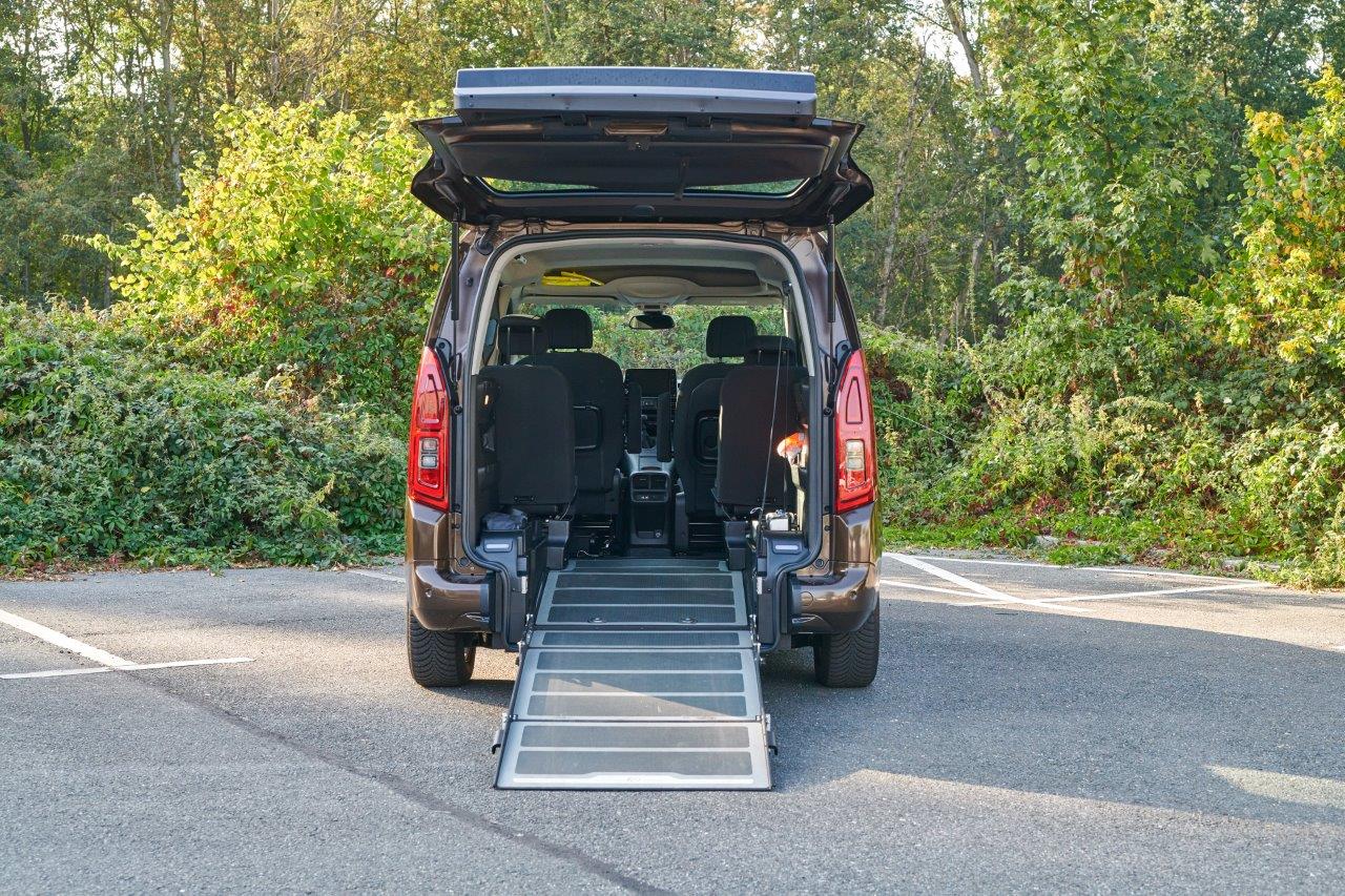 Opel Combo Rolli-In® Heckansicht - Rampe unten (2) Opel Combo Rolli-In® Heckansicht - Rampe unten (2)