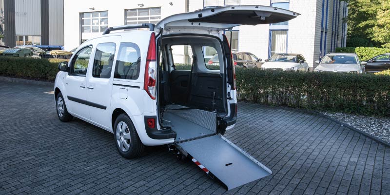 Renault Kangoo Rolli-In® Seitenansicht - Rampe offen Renault Kangoo Rolli-In® Seitenansicht - Rampe offen